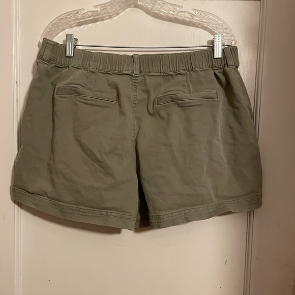 Green paper bag shorts - Picture 2 of 7